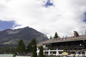 Berggasthof Willy Merkl,,3 star