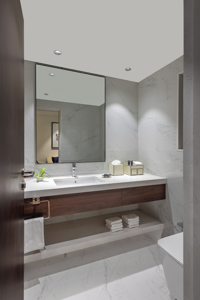 vivanta ernakulam marine drive