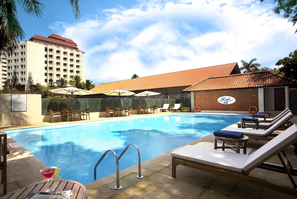 vivanta ernakulam marine drive