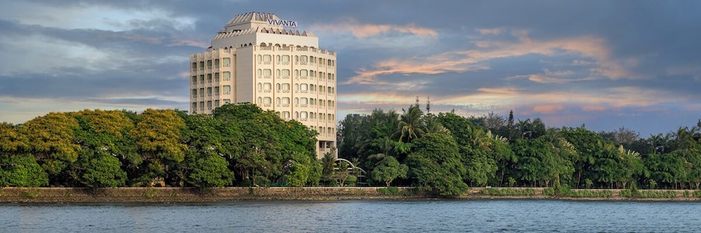 vivanta ernakulam marine drive