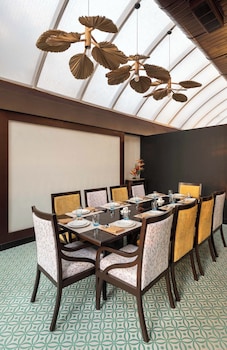 vivanta ernakulam marine drive