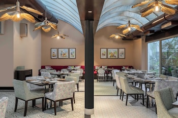 vivanta ernakulam marine drive