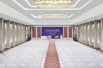 vivanta ernakulam marine drive