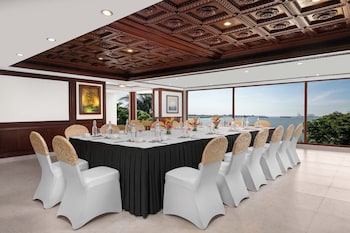vivanta ernakulam marine drive