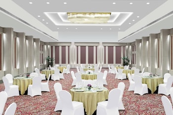vivanta ernakulam marine drive