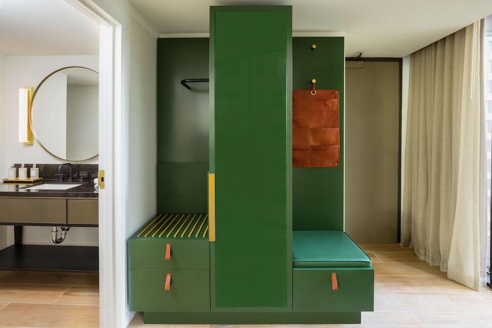 c baldwin curio collection by hilton