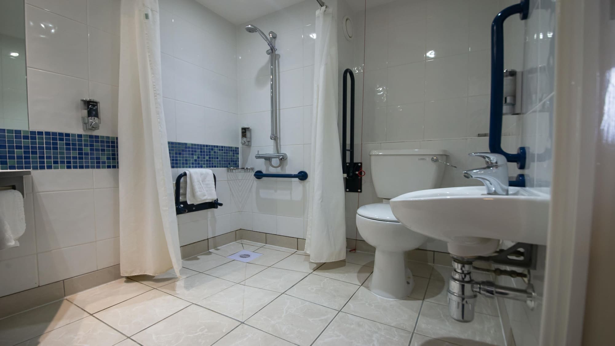 holiday inn express hull city centre by ihg