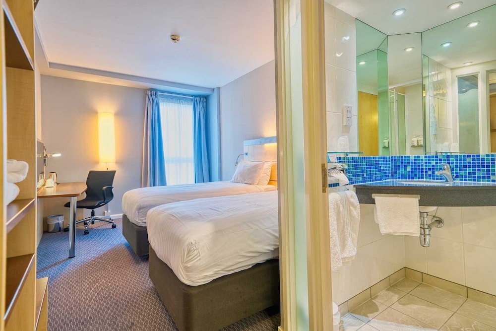 holiday inn express hull city centre by ihg