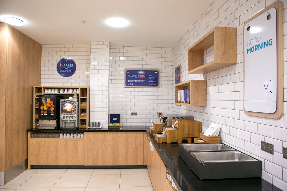holiday inn express hull city centre by ihg
