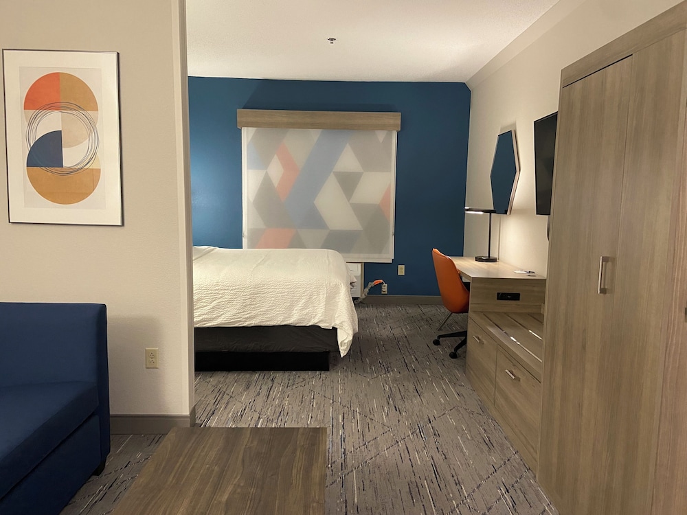 independents elyria inn and suites