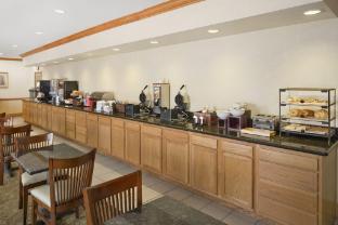 independents elyria inn and suites