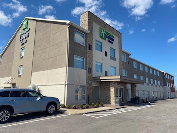 independents elyria inn and suites