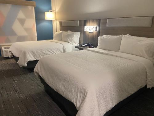 independents elyria inn and suites
