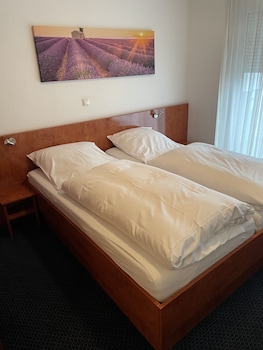 hotel garni merkenich