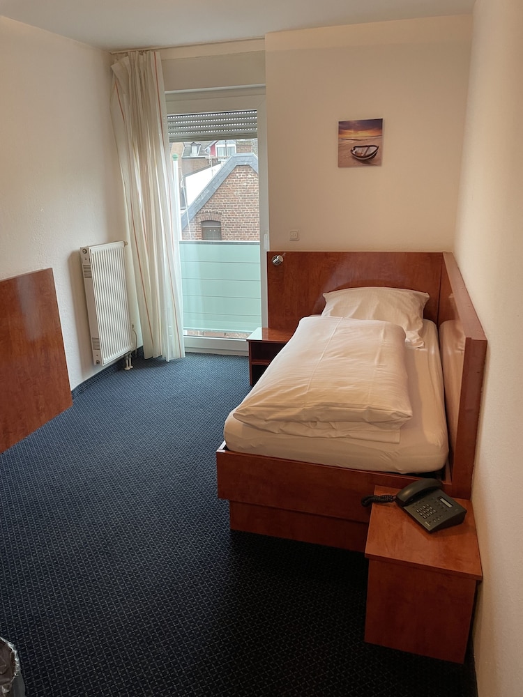 hotel garni merkenich