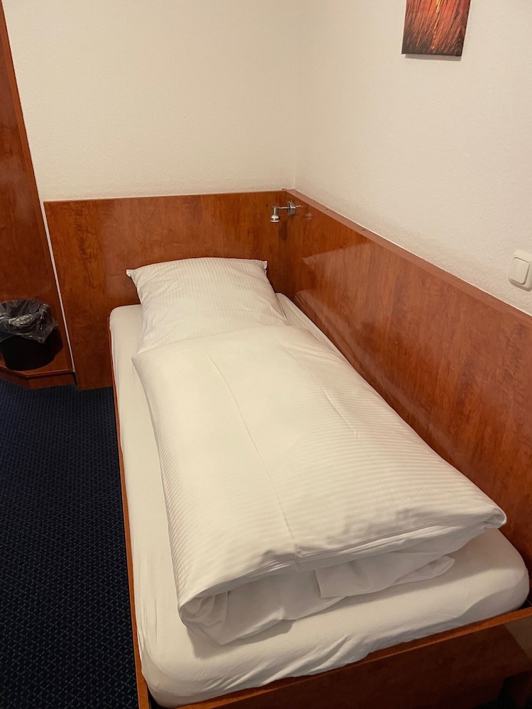hotel garni merkenich