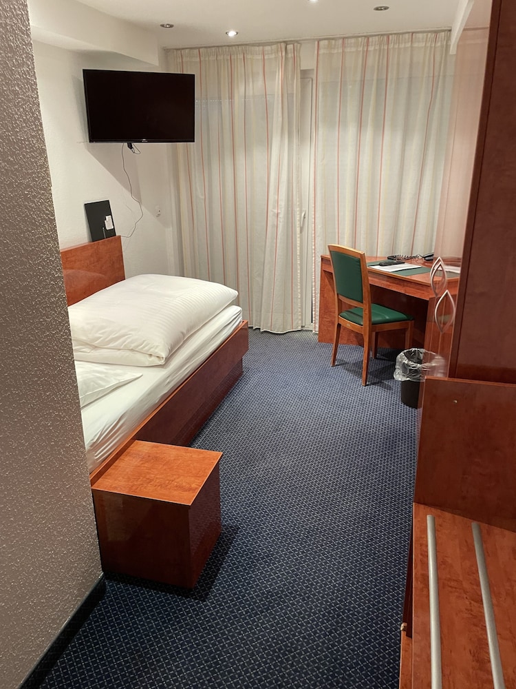 hotel garni merkenich