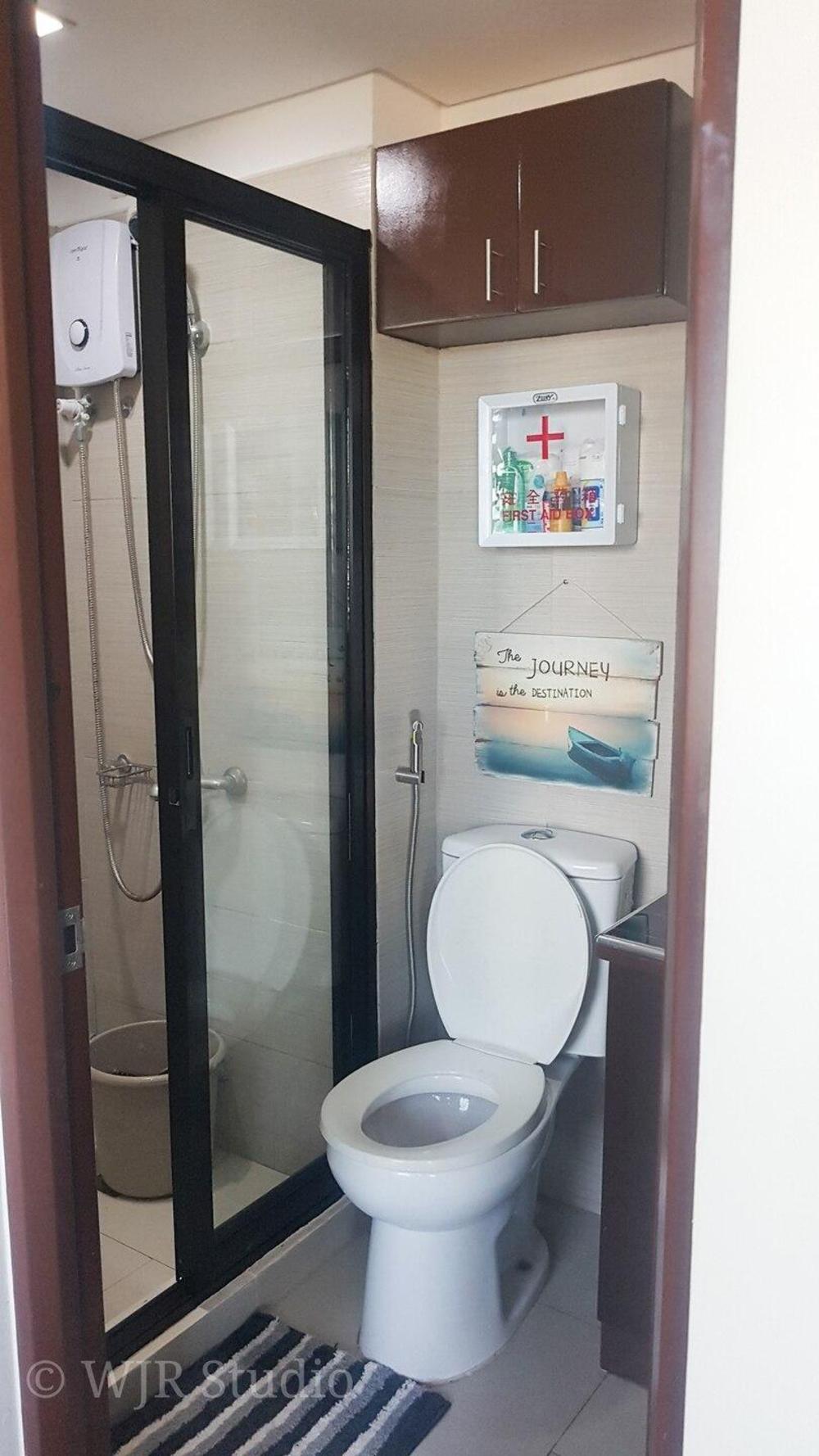 deluxe couple suite with lake view in alabang