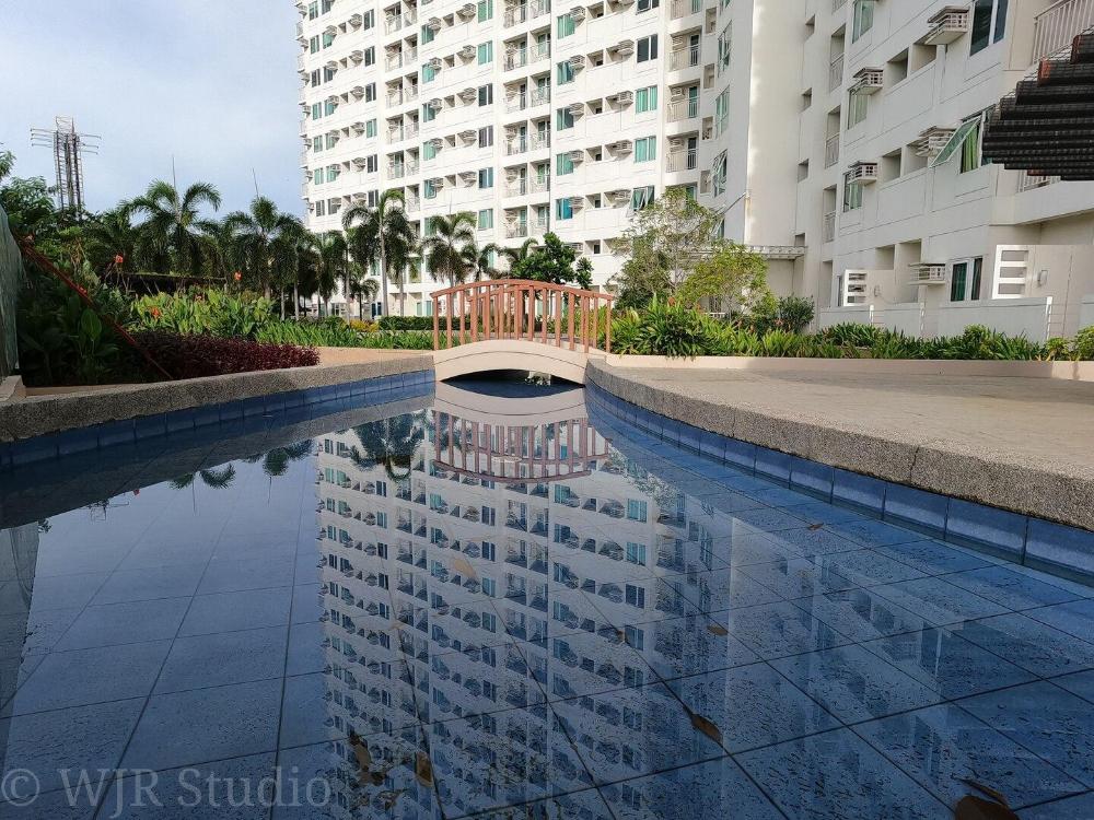 deluxe couple suite with lake view in alabang