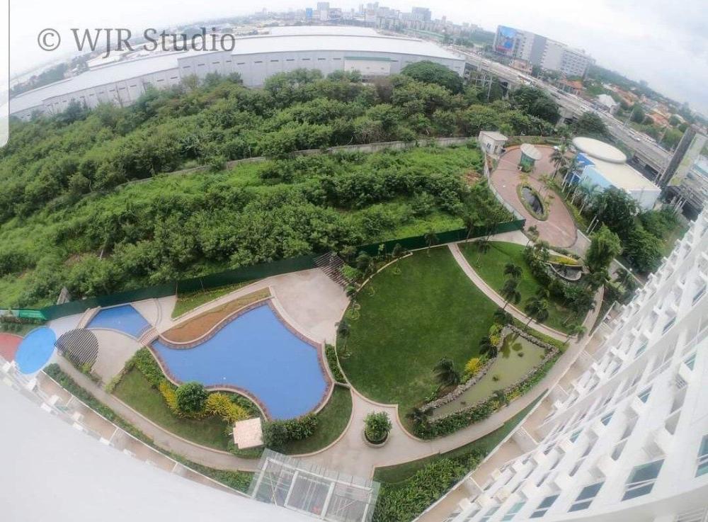 deluxe couple suite with lake view in alabang