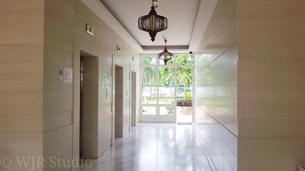 deluxe couple suite with lake view in alabang