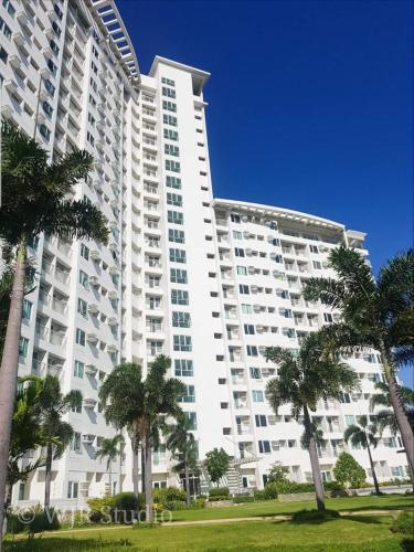 deluxe couple suite with lake view in alabang