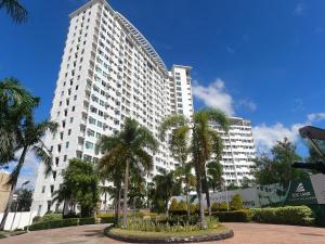 deluxe couple suite with lake view in alabang