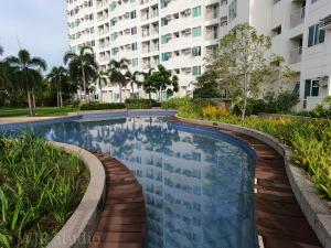 deluxe couple suite with lake view in alabang