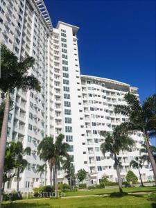 deluxe couple suite with lake view in alabang