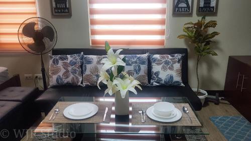 deluxe couple suite with lake view in alabang