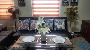 deluxe couple suite with lake view in alabang