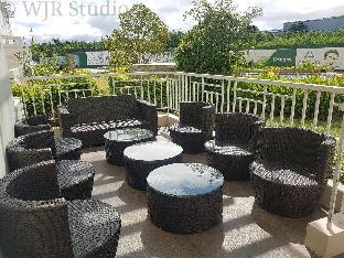 deluxe couple suite with lake view in alabang