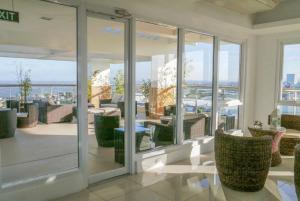 deluxe couple suite with lake view in alabang