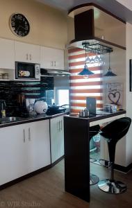 deluxe couple suite with lake view in alabang