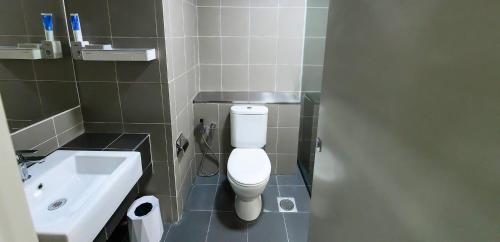 aeropod 5 mins to airport 10 mins to kk city