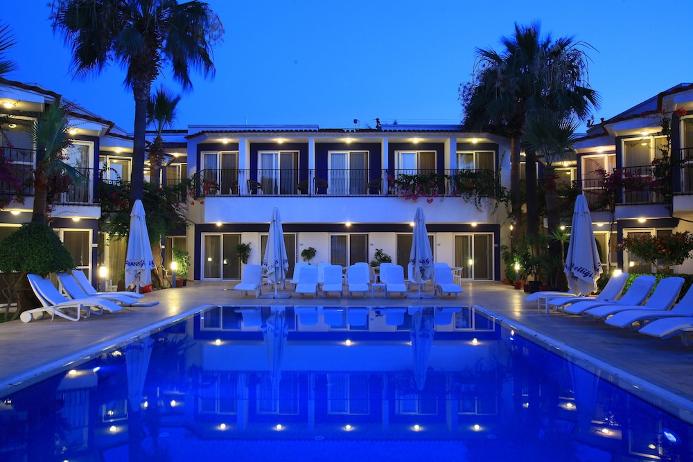 catamaran hotel