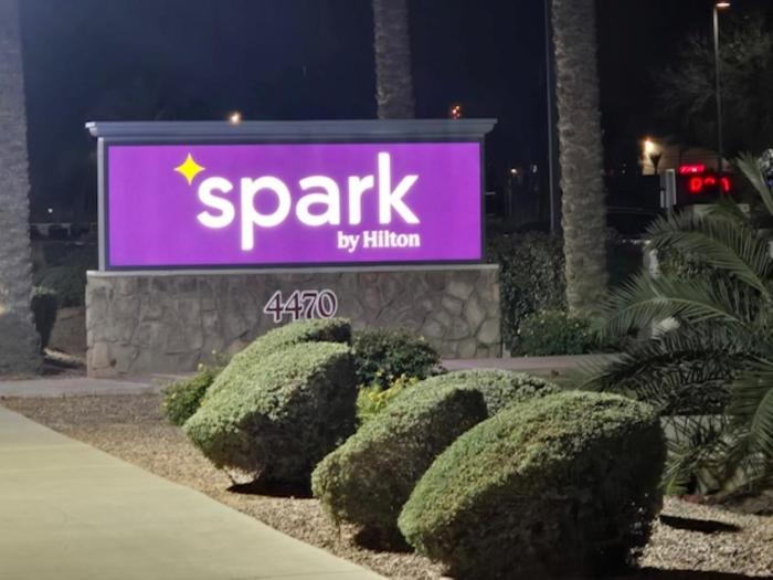 spark by hilton phoenix east mesa
