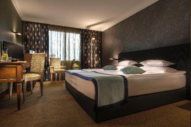 rosslyn thracia hotel