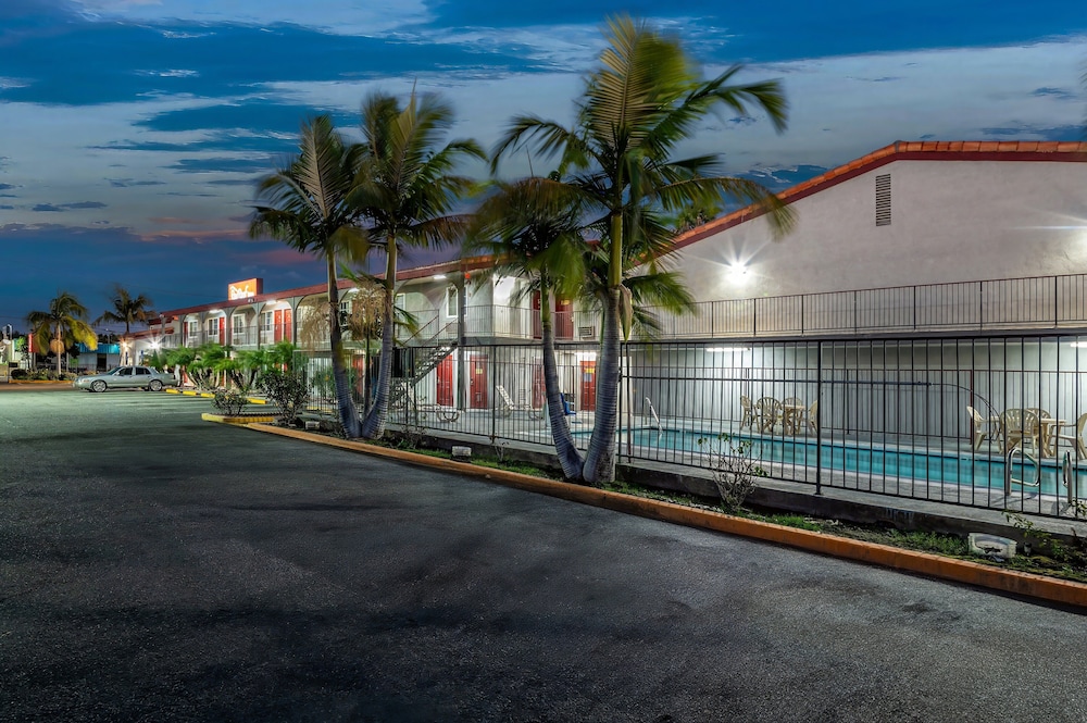 red roof inn los angeles bellflower