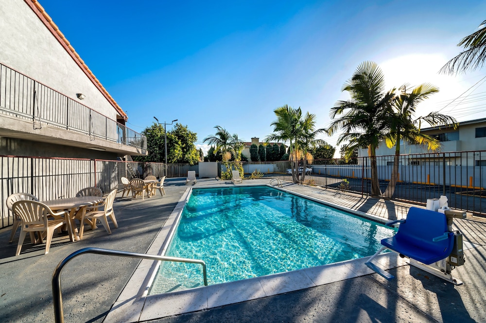 red roof inn los angeles bellflower