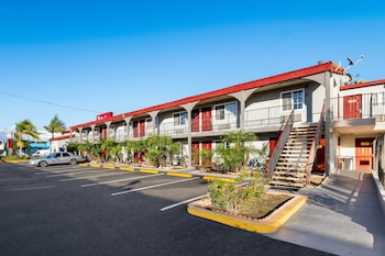 Red Roof Inn Los Angeles – Bellflower,Long Beach>>Bellflower,2 star