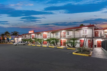 Red Roof Inn Los Angeles – Bellflower,Long Beach>>Bellflower,2 star