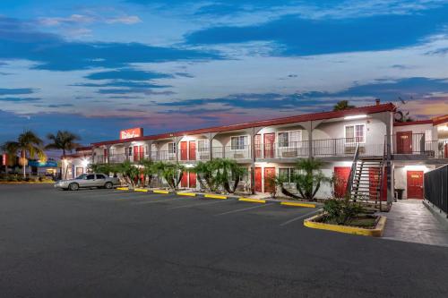 red roof inn los angeles bellflower