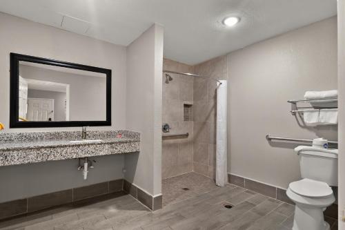 econo lodge inn and suites laredo