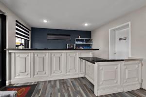 econo lodge inn and suites laredo