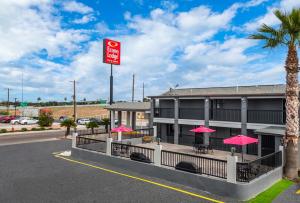econo lodge inn and suites laredo