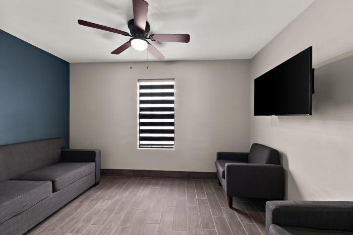 econo lodge inn and suites laredo