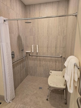 clarion pointe mattoon near university