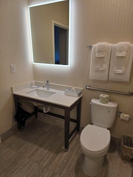 clarion pointe mattoon near university