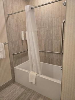 clarion pointe mattoon near university